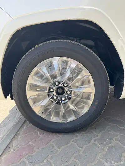 تويوتا لاندكروزر GXR4 بنزين 2025 4