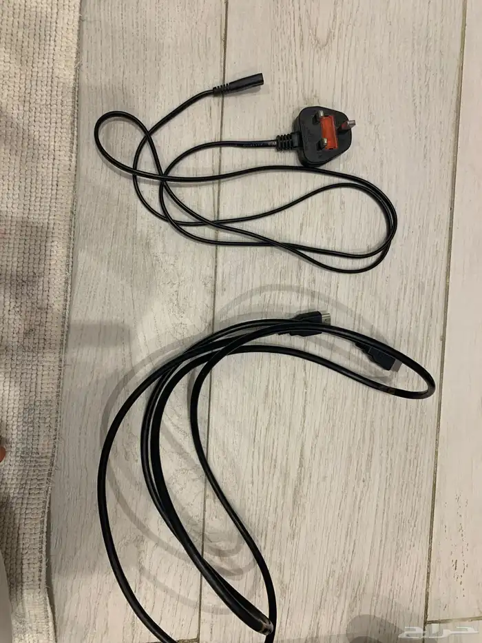 سوني فور و ملحقاته و معه ألعاب 3