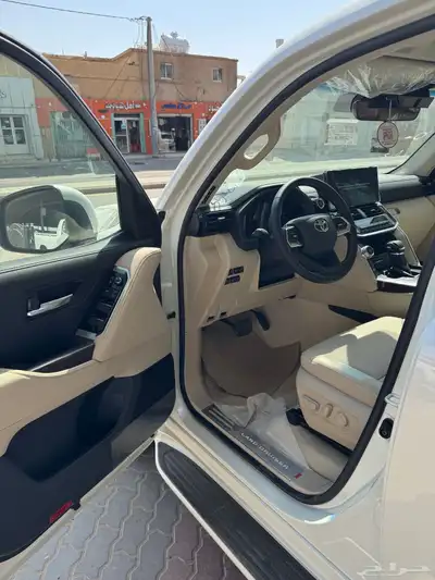 تويوتا لاندكروزر GXR4 بنزين 2025 7