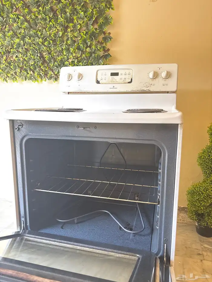 فرن كهربائي شركة kelvinator 4 عيون وفرن وشوايه 1