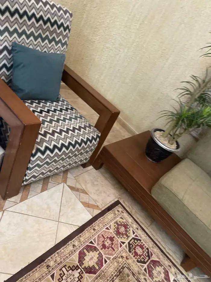 الخرج كنب نضيف شغل قوي واسفنج ممتاز والوان رااايقه 2