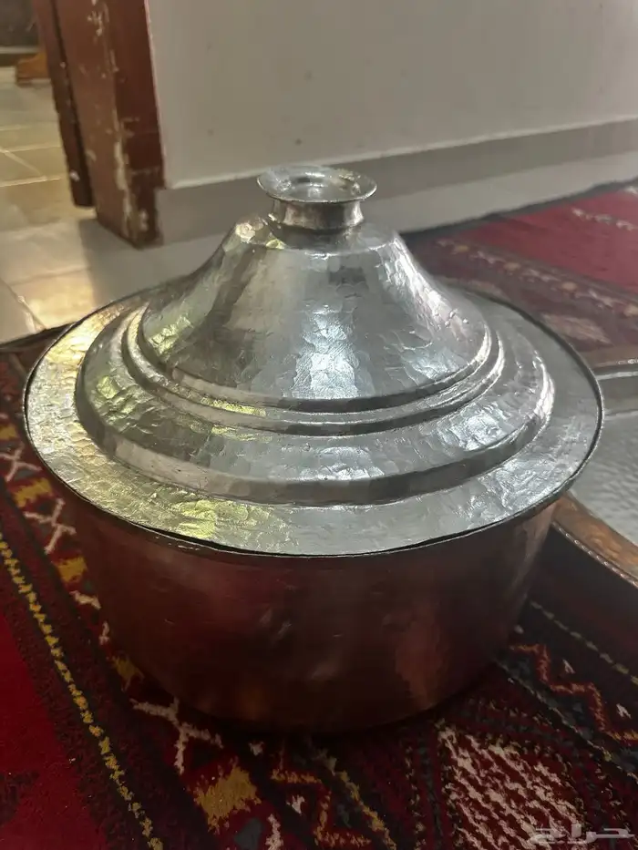 قدر نحاس وصحن 0