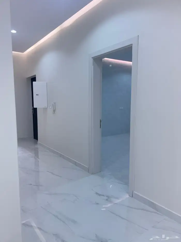 للبيع دور ارضي مؤسس شقتين بحي السلمان ببريده 4