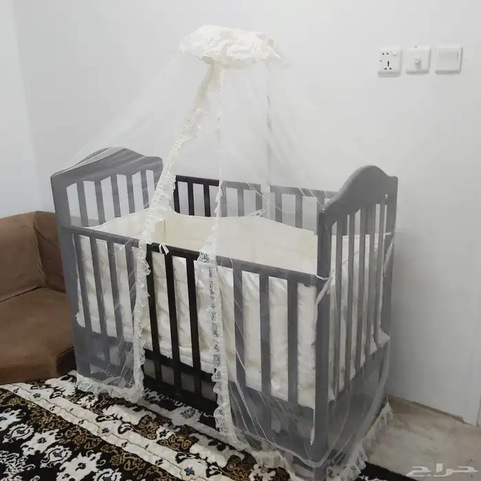 سرير اطفال بكامل اغراضه 0