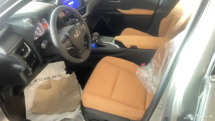 لكزس UX نص فل 2023 بنزين جديده اصفار 4