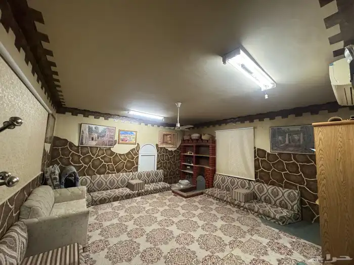 للإيجار بيت داخل استراحه مدخل خاص 8