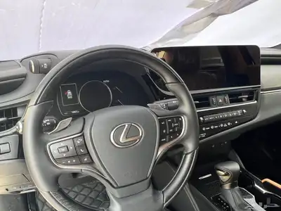 لكزس ES350 DD 2024 سعودي فل كامل بحالة الوكالة ممشى قليل 8