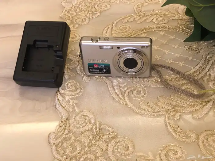 كاميرا رقمية من طراز Fujifilm FinePix J Series 1