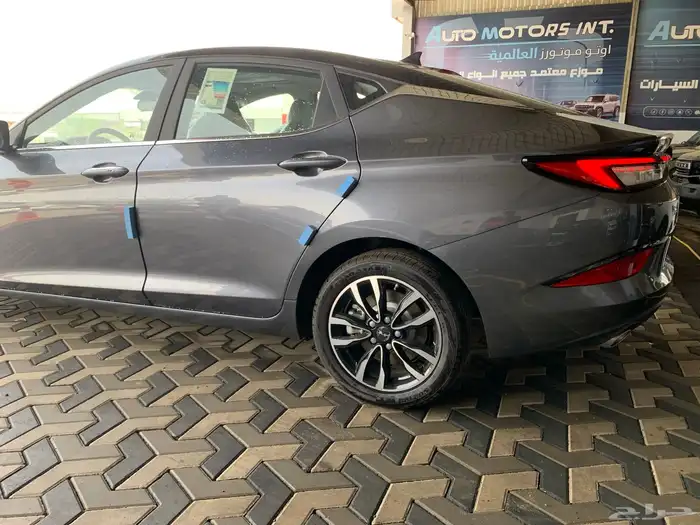 جاك J7 رمادى سقف اسود بها كل المواصفات و السعر خيالى 10