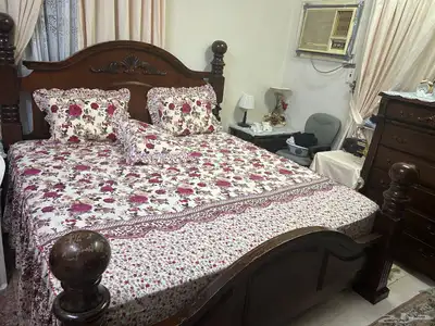 غرفة نوم خشب نضيف 3