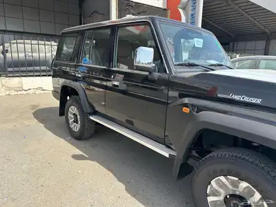 للبيع مصندق S-DLX بنزين 6 سلندر 5 أبواب 2025 ( أسود ) 2