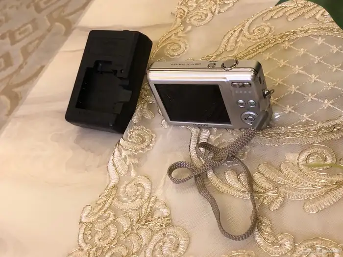 كاميرا رقمية من طراز Fujifilm FinePix J Series 5