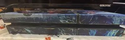 سوني 4 مستعمل مع يد جديده و يد للديكور تقدر تستفيد منها 3
