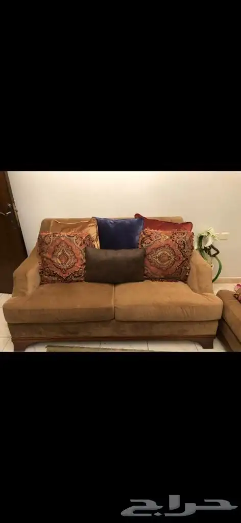 طقم كنب مع طاولات 5