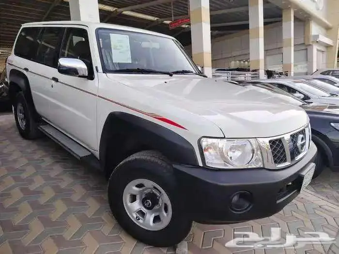 نيسان فتك اربعه ابواب مستخدم نظيف 2021 1