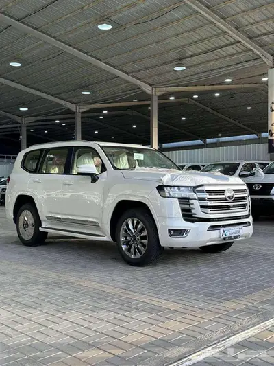 لاندكروزر جي اكس ار رقم 4 أبيض بنزين 2025 اقل سعر كاش واقساط 0