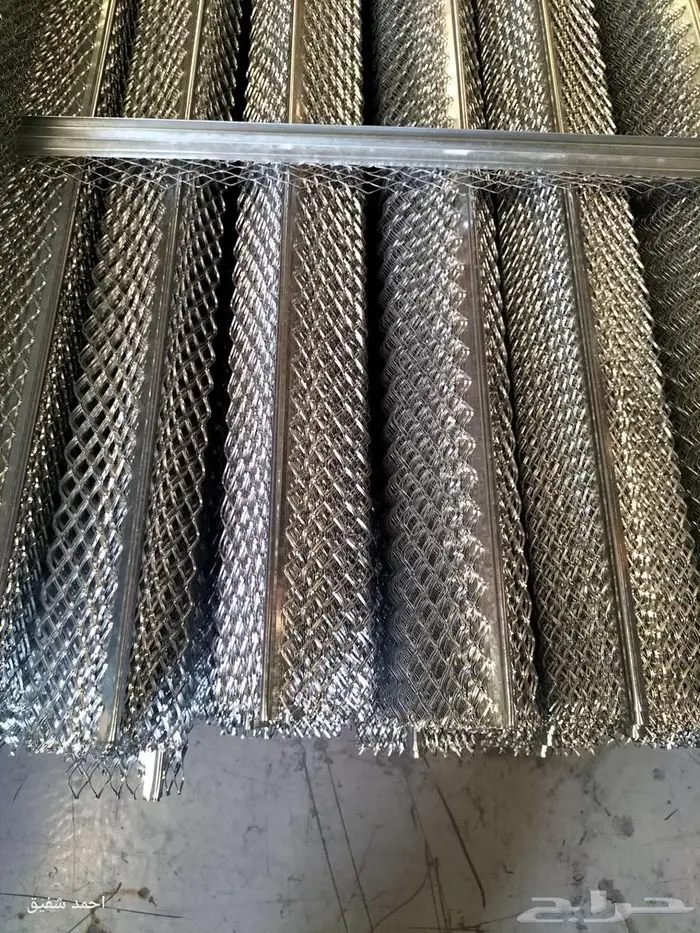 شبك معدني. سلم البلوك الاسمنتى المجافن 20