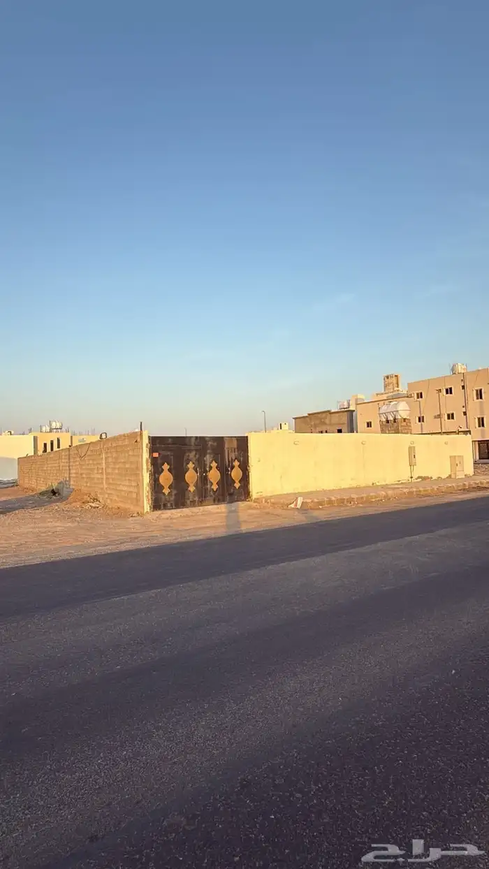 حوش للبيع على شارع تجاري في مخطط حمراء الاسد 0