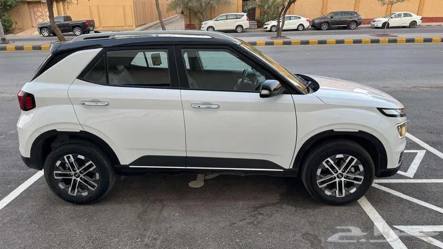 HYUNDAI VENUE TURBO 1000cc (PREMIUM)   2023 index