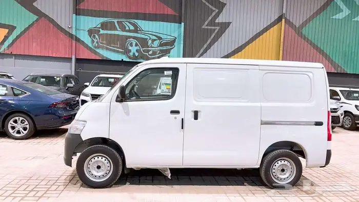 تويوتا فان لايت اس اوتوماتيك بنزين 2025 1