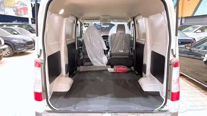 تويوتا فان لايت اس اوتوماتيك بنزين 2025 4