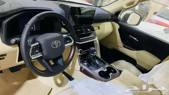 تويوتا لاندكروزر GXR L4 بنزين 2025 3