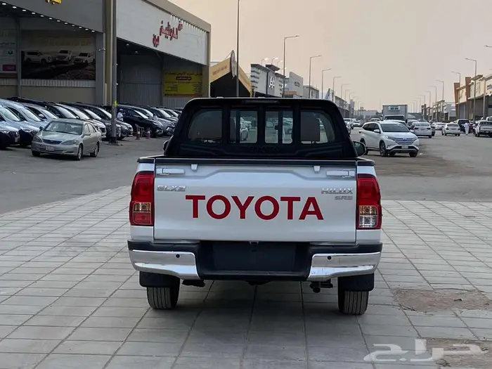 تويوتا هايلوكس GLX2 بنزين 2025 8