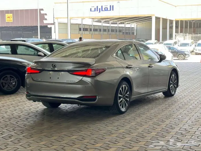 لكزس ( ES300 ) HA هايبرد 4 سلندر 2025 كاش واقساط 4