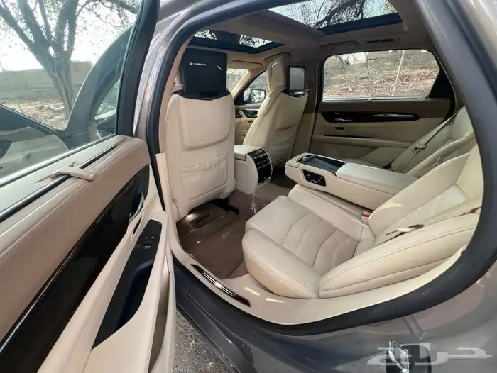 مخزن CT6 الجميح اعلى فئة عداد 74 الف كم مالك واحد لون طلبية 45