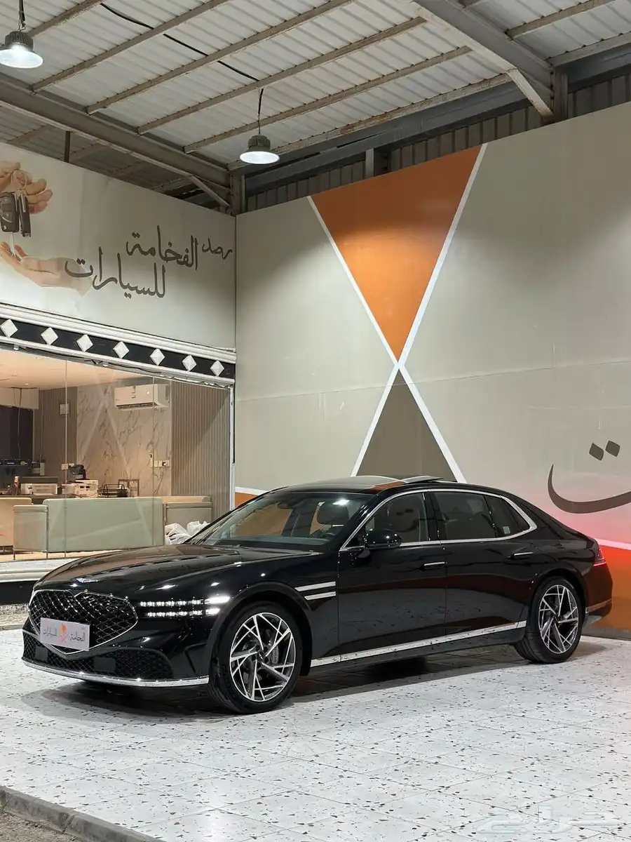 جينيسس G90 اسود 2023 . رصد الفخامة index