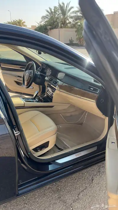 BMW 2012 7