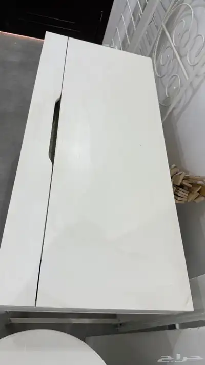 طاولة مكتب ابيض من ايكيا للبيع 1