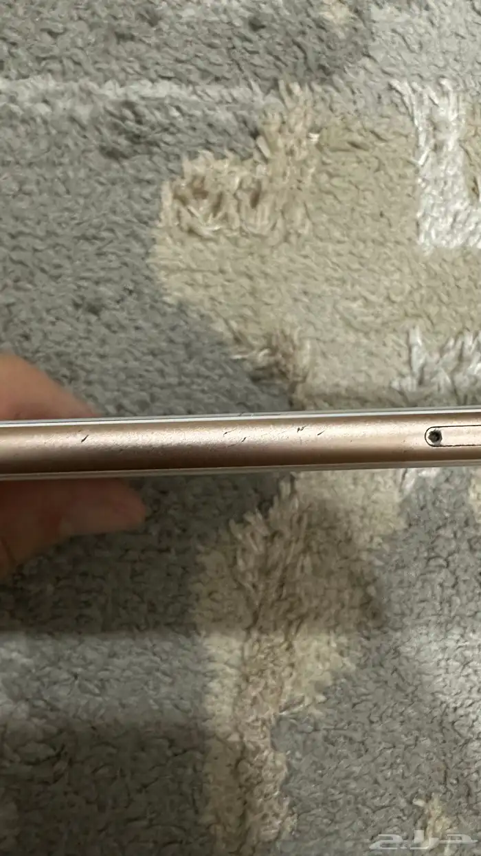 للبيع iPhone 8 ذهبي 64 جيجا 6
