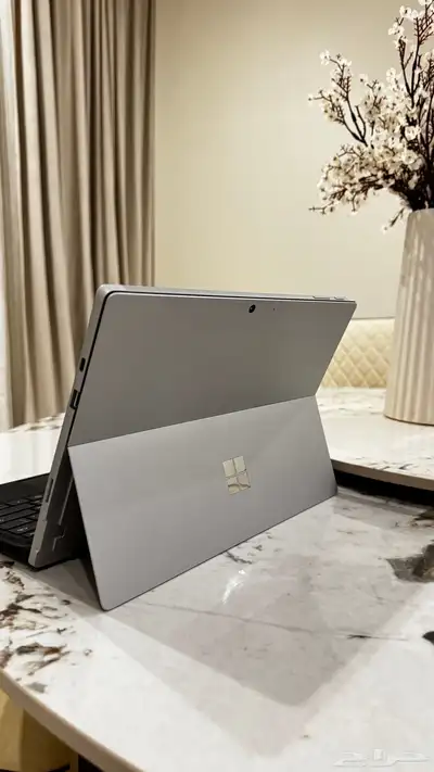 لابتوب مايكروسوفت برو 7 0