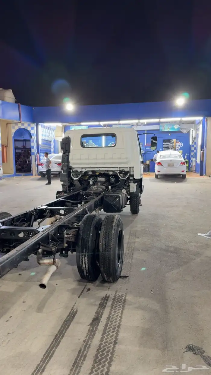 ايسوزو اسندر موديل 2002 طول 5 متر 5