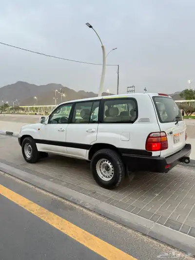 صالون لاندكروزر 1999 4