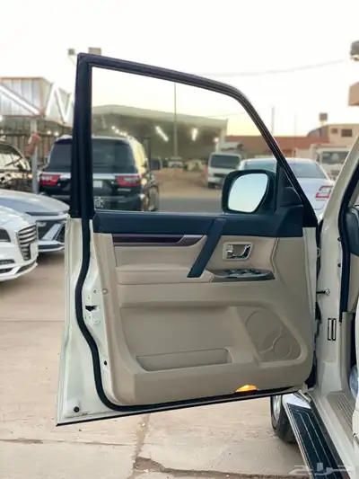 متسوبيشي باجيرو 2020 فل كامل سعودي 23