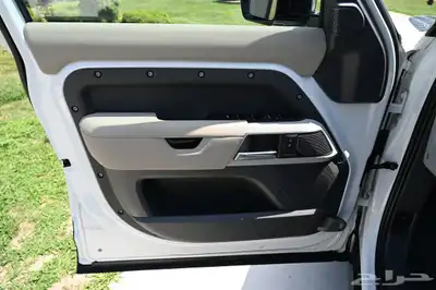 2023 Defender 110 X-Dynamic SE بسعر 276 الف ريال 31