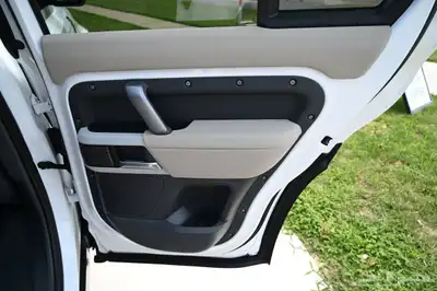 2023 Defender 110 X-Dynamic SE بسعر 276 الف ريال 34