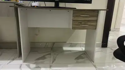 طاولة مكتب 0