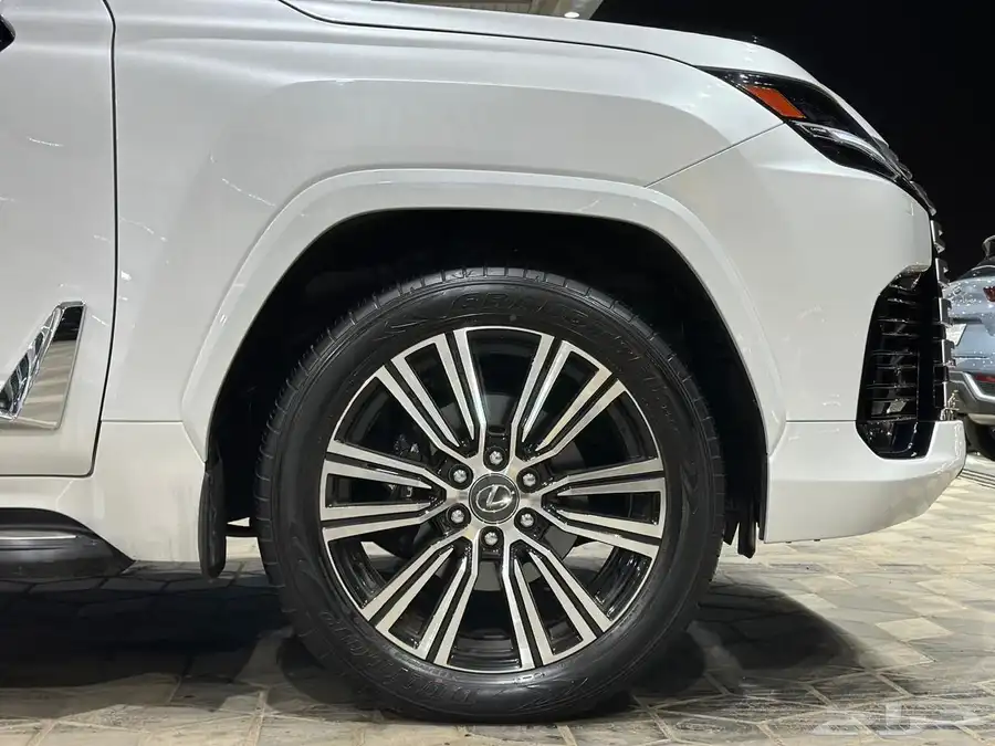 لكزس LX 600 BB موديل 2025 عداد 1000 كيلو فقط شبه جديد index