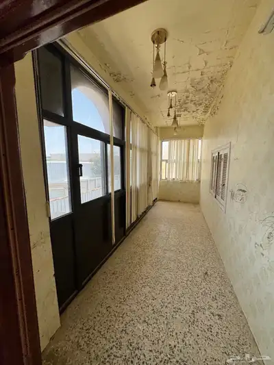موقع في حي السداد الطائف موقع مميز عليها مبنى فيلا قديمه 57