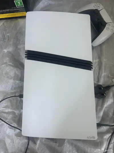 بلستيشن برو مع 2 يد تحكم اصليه 0