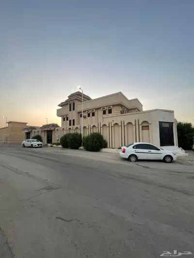 للبيع فيلا ببريدة حي الفايزية على 3 شوارع 2
