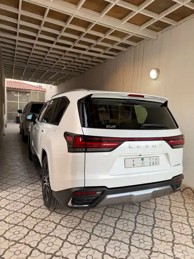 جيب لكزس LX600 2023 BB سعودي 4