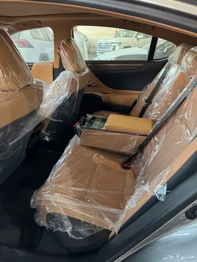 لكزس ES350 فئة CC بنزين 2025 9