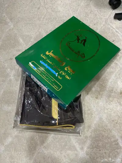 بشت للبيع اللون الأسود على الذهبي البشت الثاني اللون حناوي 0