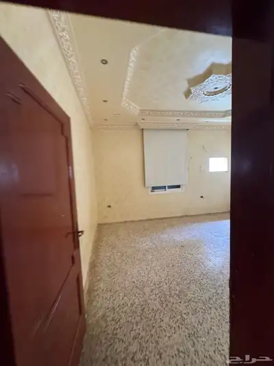 موقع في حي السداد الطائف موقع مميز عليها مبنى فيلا قديمه 61