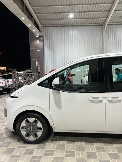 للبيع هونداي ستاريا 2024 شبه اصفار ركاب 10