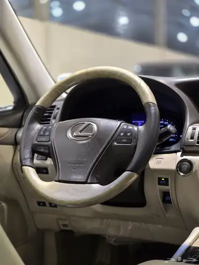 لكزس LS460 موديل 2013 بحالة ممتازة 11